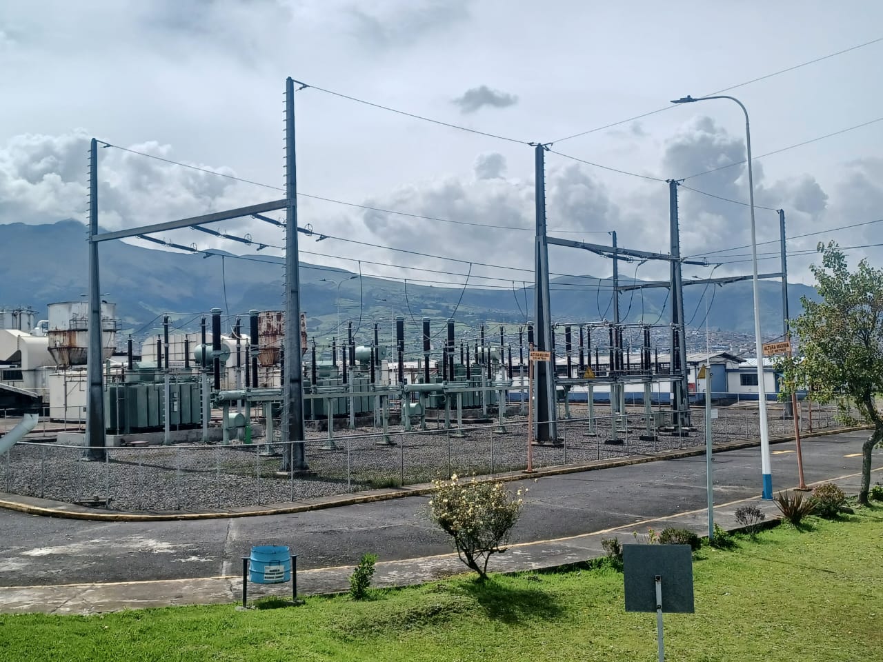 28000 KVA 138/13.8 Kv oil immersed transformer